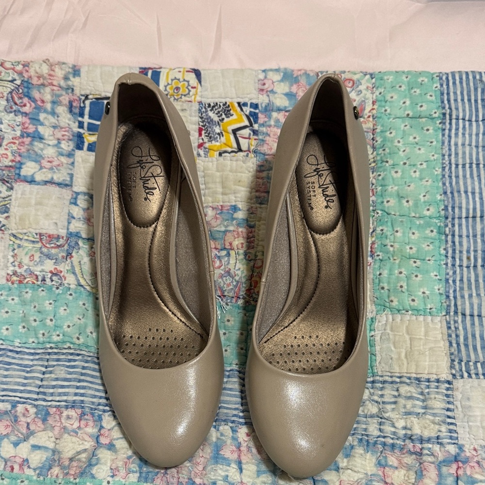 Life Stride Taupe Heels